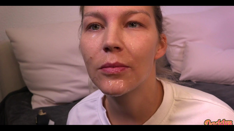 Daddys Luder: Il m’a laissé avec du sperme sur mon visage et...