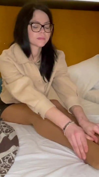 Bermain kaki dalam pantyhose