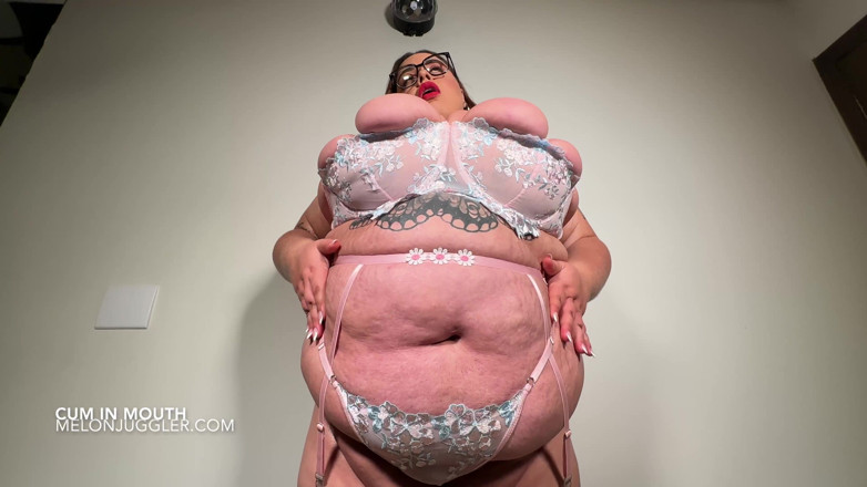 Angel BBW: สาวละตินนมใหญ่ใส่บราตัวเล็กมาก มุมมองคนเย็ด