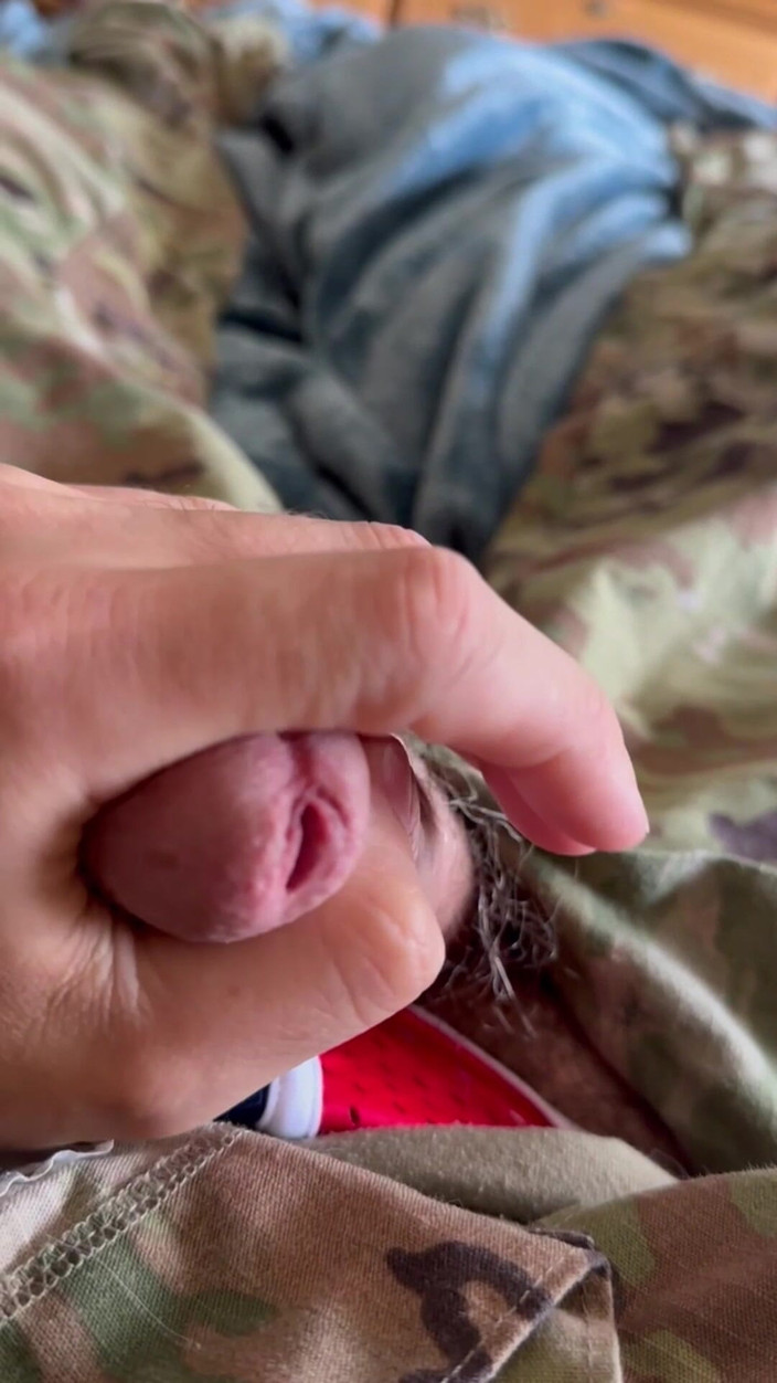 Gay Soldier Stuff: 유니폼 아래 운동복과 레슬링 싱글을 입고 유니폼을 입은 육군 전문가