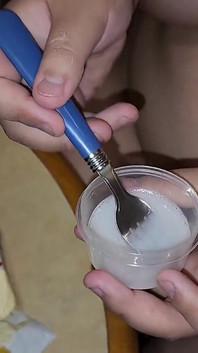 Miluji hromadit mnoho výstřiků od mého muže, vařit a jíst to