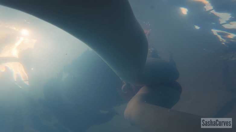 Sasha Curves: Underwater Expedition
