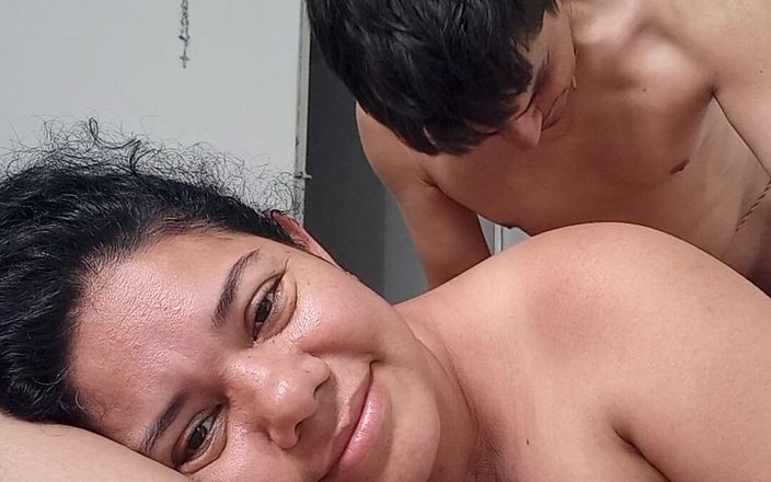 Valkyrieandluigy: Vợ đụ sâu vào cổ họng