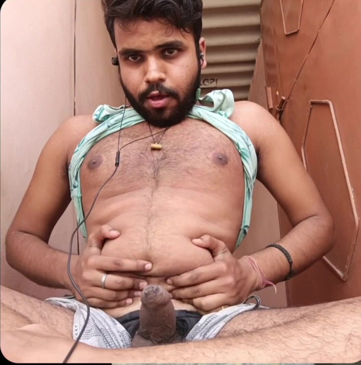 IsmaatDeva: Une bhabhi sexy travaille dans la cuisine se fait attraper...