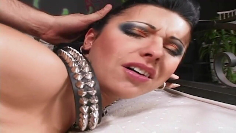 TRASHPORN: Junge Schlampe Gefickt in Arsch Und Muschi Und Sperma Geschlukt