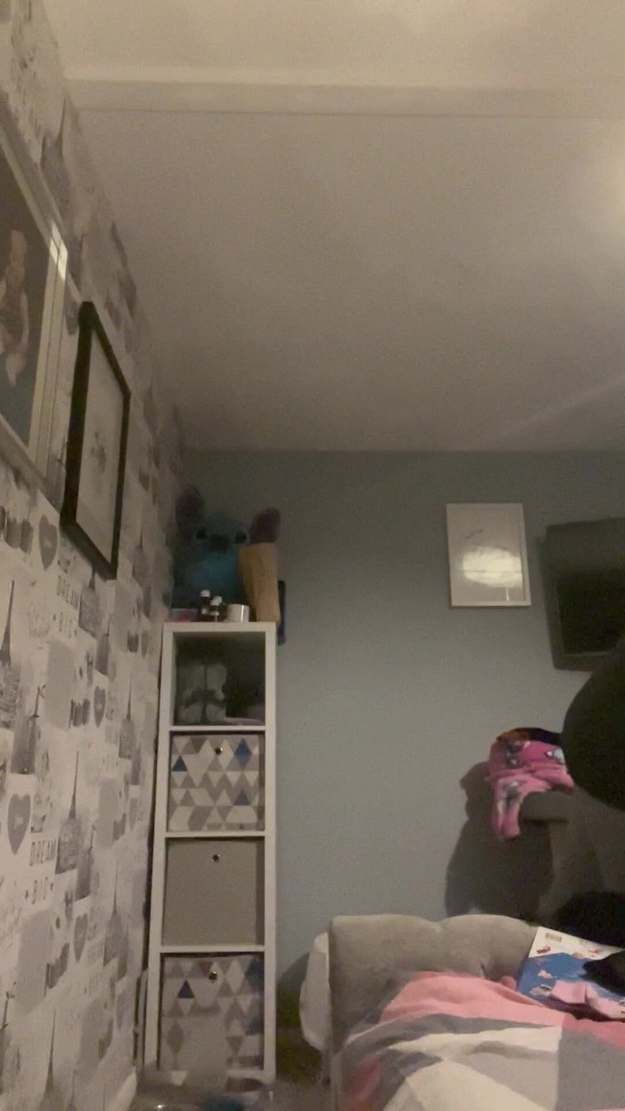 Shaun Cbt: 크로스드레스를 입은 자지와 볼 본딩