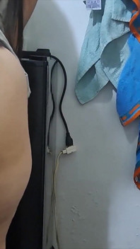 He Seduces the Latina Maid with a Huge Ass and They End up Fucking