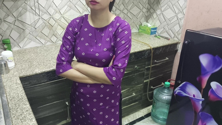 Saarabhabhi6: Bhahbiは、デヴァールを楽しんで、おもちゃとクローズアップで激しくファック浮気 - ヒンディー語ロールプレイストーリー