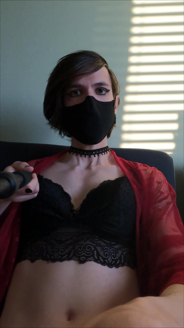 Mistress Mel: 让我用你的喉咙射精