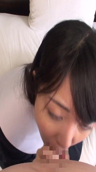 Beleza do cabelo preto Mikako derrete em um profundo e intenso encontro sensorial