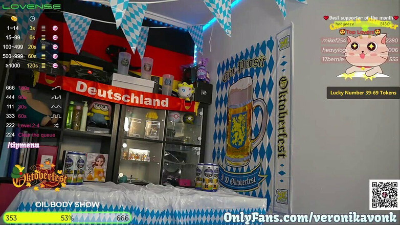 Veronikavonk: Грудаста німецька красуня святкує Октоберфест, мастурбуючи