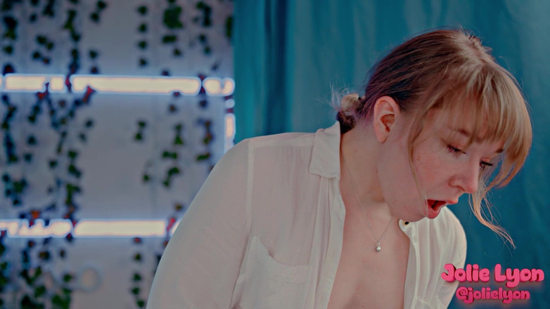 Jolie Lyon: Tôi, mẹ kế, băng sex hiệu trưởng