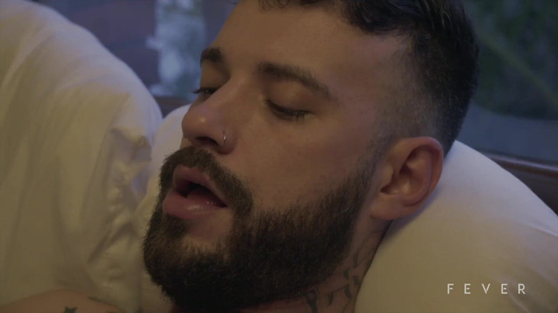 Fever Films: Milf leert jongen hoe hij rijpe dames moet neuken