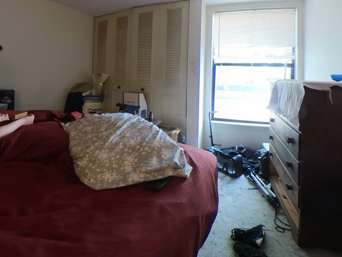 J13D75 VR: La giovane bionda viene a vedere di nuovo il vecchio