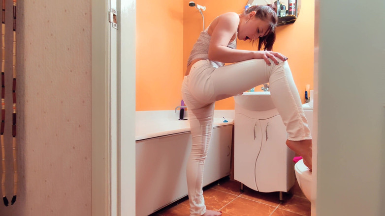 Adele Amber: ジーンズの小便