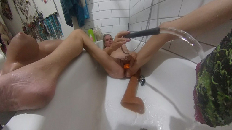 Lizzy Yum: Lizzyum sd agosto 2026 masturbazione al bagno
