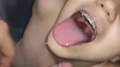 我不希望我们的父母知道我们在做什么，我这样做，因为我喜欢它，我只是希望我不会最终出现在互联网上！