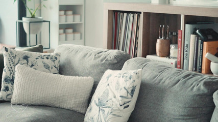 CharlieForde: 以查理·forde、卡伦·凯恩为特色的边缘