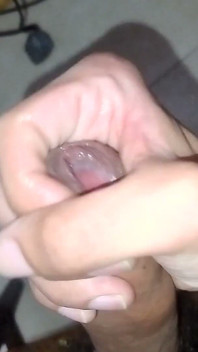 Quay tay bí mật với đồ lót của cha dượng