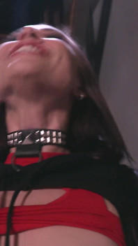 Aidra fox ist zu geil, um auf kleine hände zu warten, um das duschen zu beenden, bevor sie auf seinen schwanz stürzt