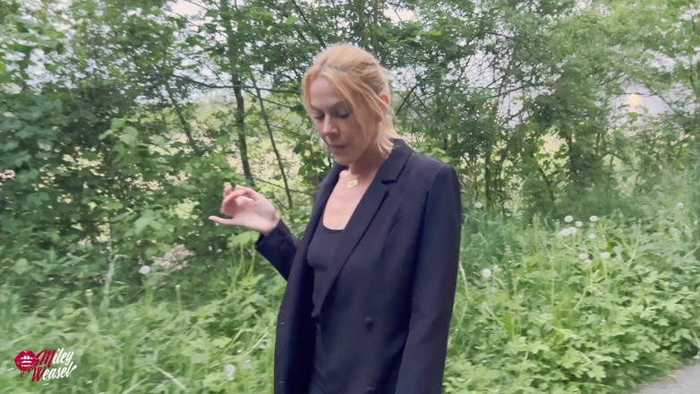 Miley Weasel: Si jalang blonde! a Quickie Just off the Road!