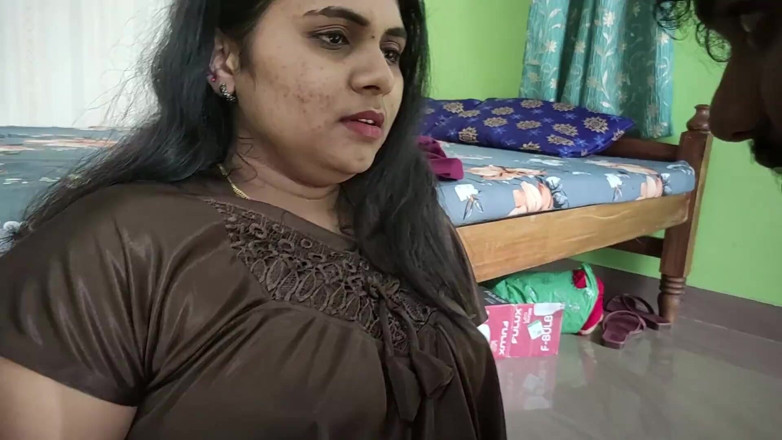 Vaigavarun45: Pembantu india asal mallu lagi asik sama pelayan india