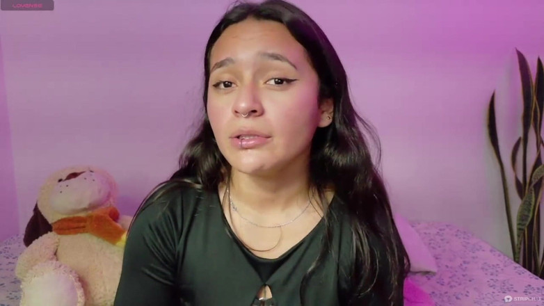 Emilyn Grifs: Gaging Drobná Latina