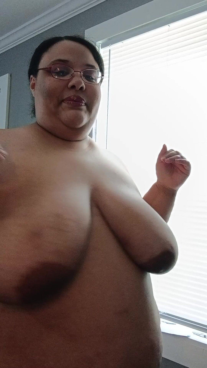 Jessica pigslut: Berkelip tetek besar saya ke seluruh kejiranan saya di North...