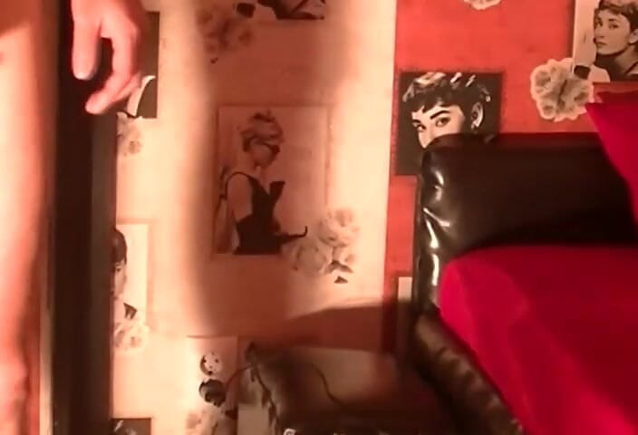 SassyTiff: Dildo anal dalam