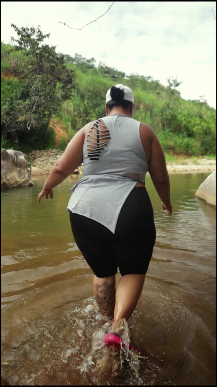 Lexly_16: In cerca di dove scopare nel fiume