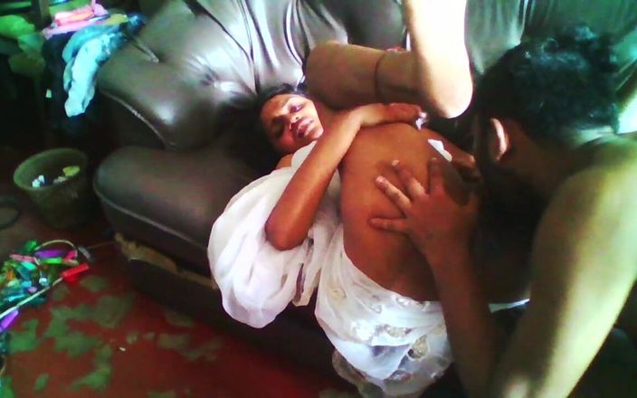 Redina: Une femme de ménage se fait baiser en sari