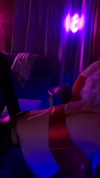 Veřejný bar prstění Frenzy - zralá holka kape mokrá
