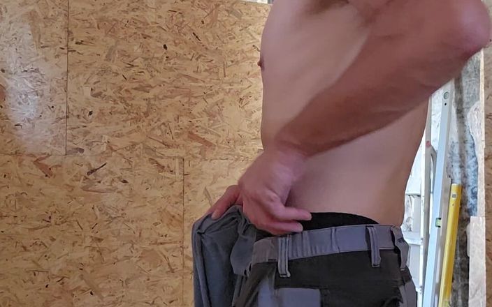 Chris_snoopy_91: Горячий день на стройке, часть 4/9, трах пальцами, минет с дилдо, трах с дилдо