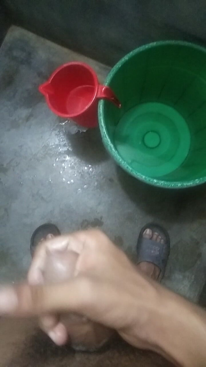 Viral_tiktokar: 夜はできなかったのでトイレに行きました