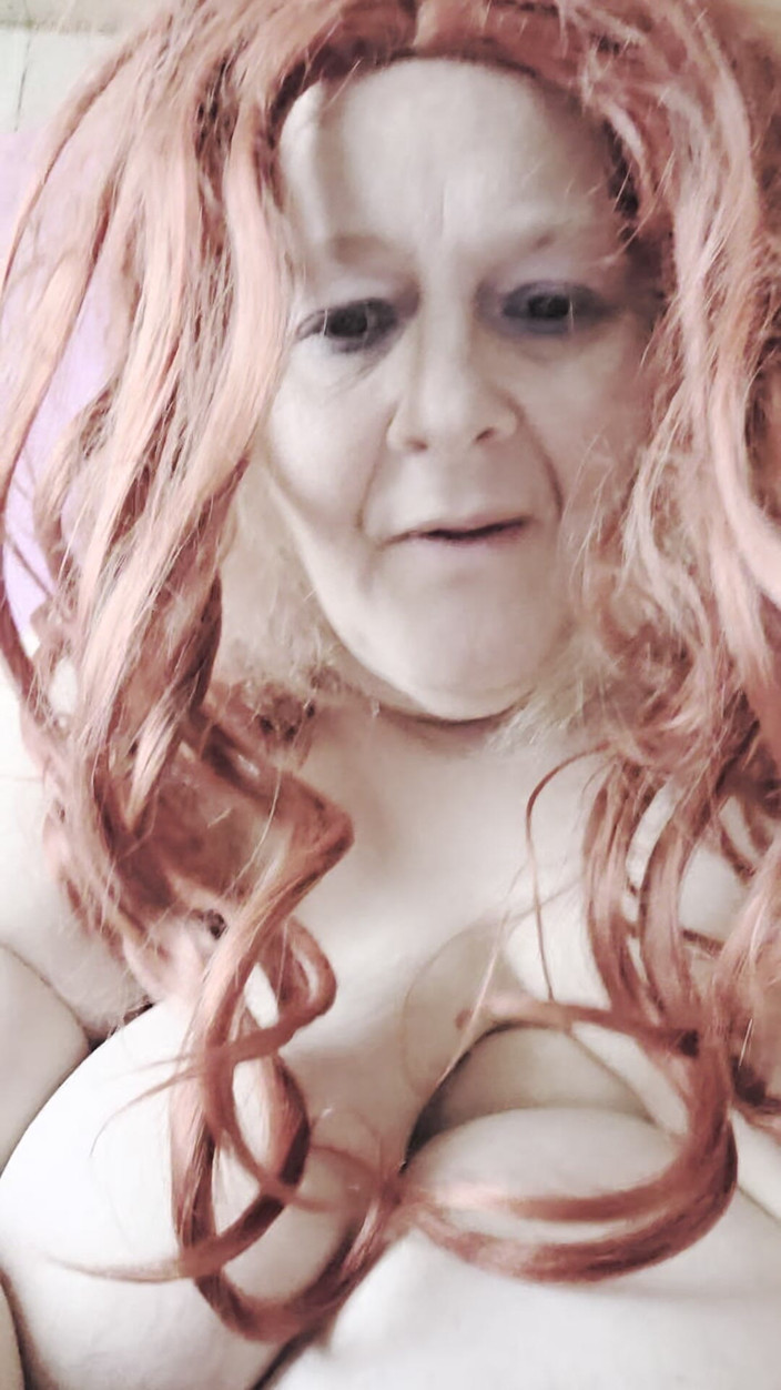 HerculesnVENUS: Gritando me fode abrindo essa buceta suculenta