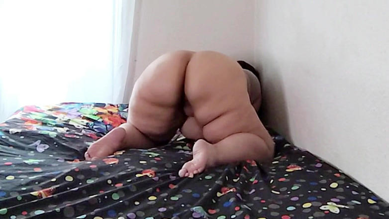 Zina Gabon: 老女人第一个大黑，继母制作性爱录像