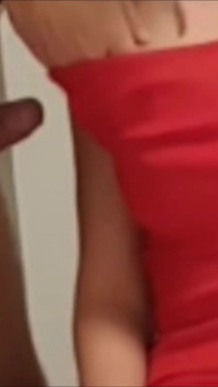 Red Dress - Pancutan mani pada buah dada