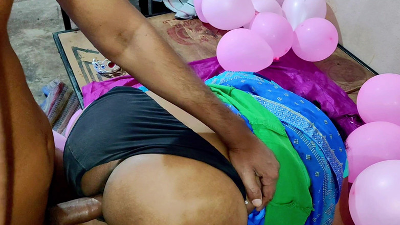 Annubhabhi4: Casnică indiană de ziua ei