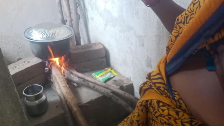 Priyanka314: Sesso molto caldo indiano cuoca zia