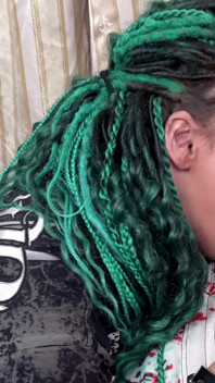 Gotik evli kadın ağzıyla arka arkaya iki kez taşaklarımı emiyor