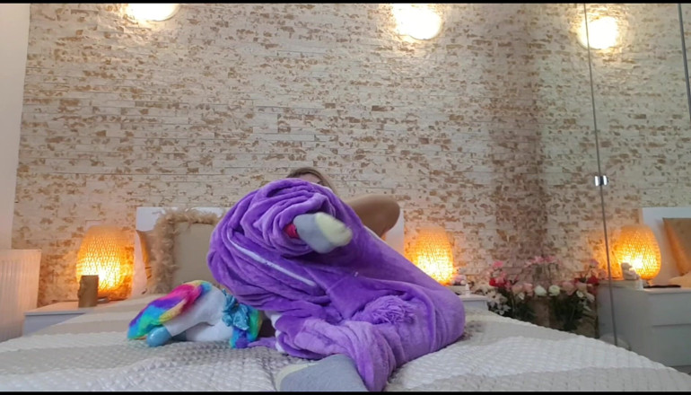 Erotic Tanya: Cute unicorn girl farting