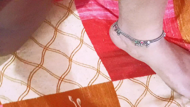 Priyabhabhi2011: Strângere strâmtă, fără scăpare: labă cu Penny Barber