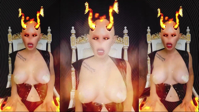 Goddess Misha Goldy: Je suis ta nouvelle religion lubrique et ton nouveau dieu...