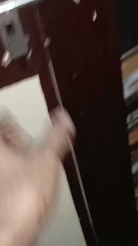 Horney Bhabhi verblijdt haar kamergenote in bad