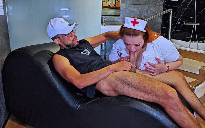 Latincurvyredhead: Kinky sjuksköterska knullar sin patient när läkaren inte är där - läkarmöte