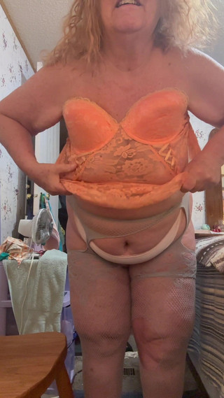 Big Ass 4 U: Getting Ready for a Cam Show Accentuating My Hickey Tits