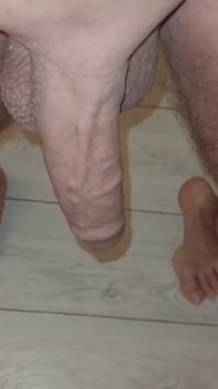 Amateur blonde rijpe vrouw geniet van halfgeklede seksspelletjes