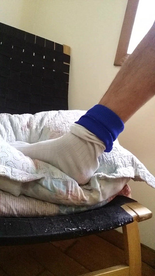 Boy top Amador: "tu aimes les pieds d'un homme après le football ?"