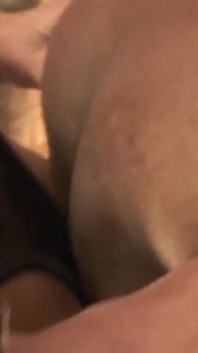 华丽的变性人Priscilla摧残他的男人屁股
