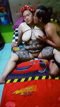 Caliente tía gordita en medias
